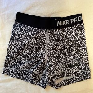 Nike Pro 3”